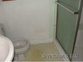 134 MAPLE AVENUE - Photo 6
