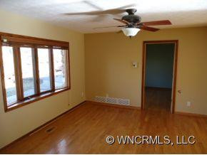 720 Greenwood Dr - Photo 2