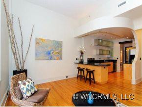 84 W. WALNUT STREET #203 - Photo 5