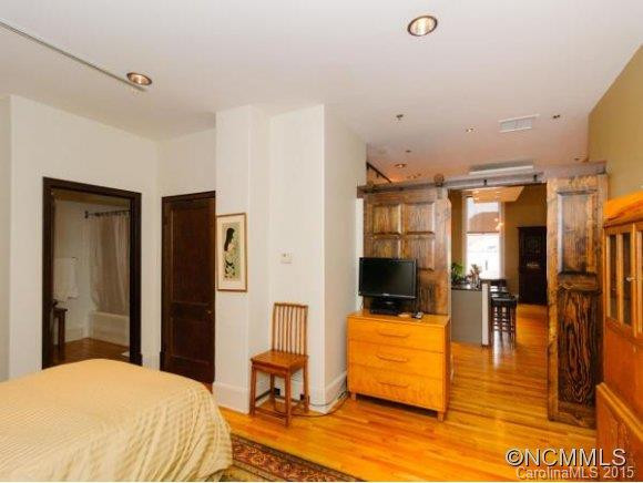 84 W. WALNUT STREET #204 - Photo 17