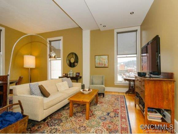 84 W. WALNUT STREET #204 - Photo 3