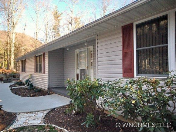 11 Cedar Summit Road