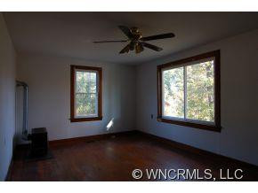 704 Davis Circle - Photo 2