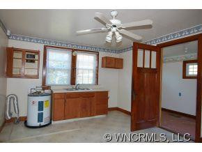 704 Davis Circle - Photo 3