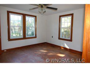 704 Davis Circle - Photo 5