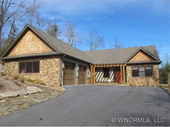 208 Bent Pine Trace