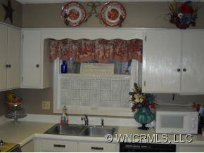 8 Tuckaway Drive - Photo 2