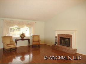 107 RED OAK DR - Photo 3