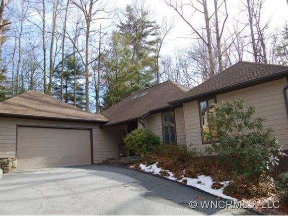 2702 MILLER LANE