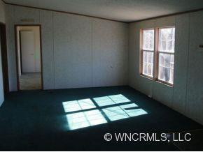 17 CURTIS GLENN DRIVE - Photo 4