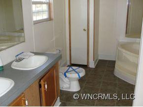 17 CURTIS GLENN DRIVE - Photo 7