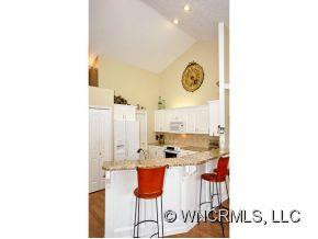 1021 BUTTERNUT TRAIL - Photo 6