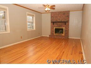 560 Overhill Drive - Photo 3