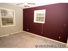 560 Overhill Drive - Photo 8