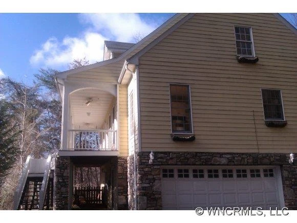 14 Hawk View Drive
