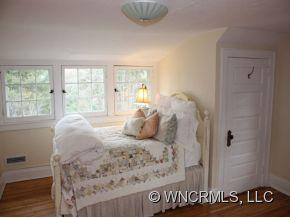 45 LAWRENCE PLACE - Photo 12