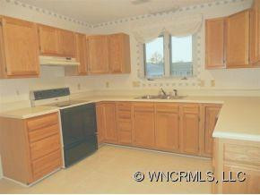 124 DERBYSHIRE DRIVE - Photo 2