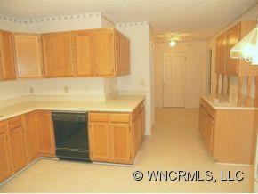 124 DERBYSHIRE DRIVE - Photo 3