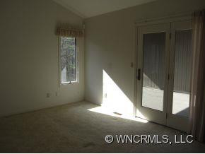 124 Continental Drive - Photo 8
