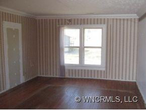 1020 Halsbury Avenue - Photo 2
