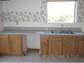 1020 Halsbury Avenue - Photo 3