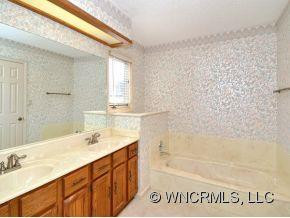 131 DEERLAKE DRIVE - Photo 8
