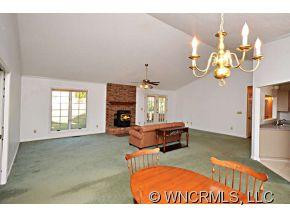 1 Weston Way - Photo 3