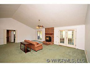 1 Weston Way - Photo 4