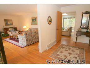 229 Foxwood Drive - Photo 2