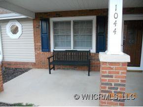 1044 Saddlebrook Drive - Photo 2