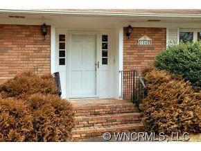 1040 Carousel Lane - Photo 2
