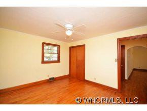 32 Woodgate Road - Photo 4