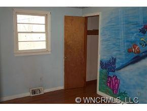 242 Greenberry St - Photo 10
