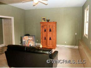 6 EMERALD DRIVE - Photo 12