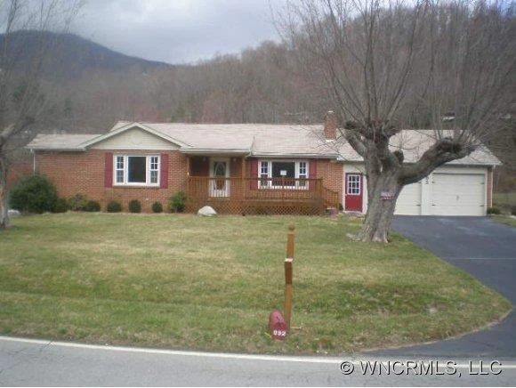 992 Moody Farm