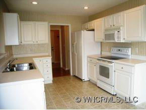 302 Meadow Pathway Drive - Photo 4