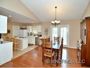 116 FOOTHILLS DRIVE - Photo 4