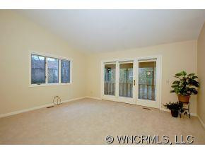 1105 Red Oak Drive - Photo 2
