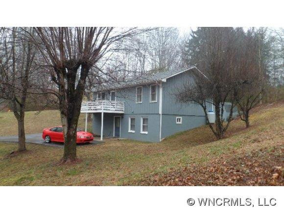 11 W Hall Heights