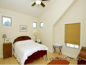 33 SUNRISE DRIVE - Photo 9