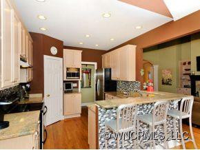 22 BAINBRIDGE COURT - Photo 8