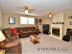 1808 HOWARD GAP ROAD - Photo 2
