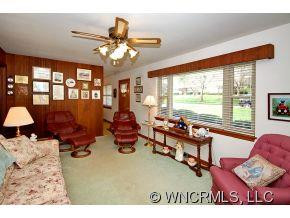 111 Delaware Ave - Photo 2