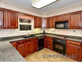 10 HILLCREST - Photo 7