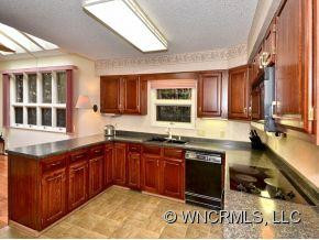 10 HILLCREST - Photo 8