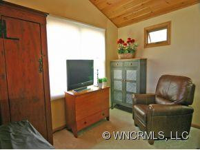 276 HONEYSUCKLE LANE - Photo 15