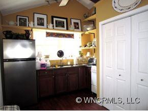 831 Shumont Road - Photo 10
