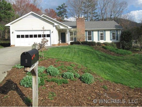 7 Bear Knoll Drive