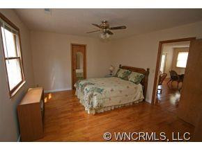 305 Redbird Drive (ON THE RIVER) - Photo 9