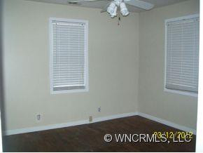 1030 BROOKLYN AVENUE - Photo 4